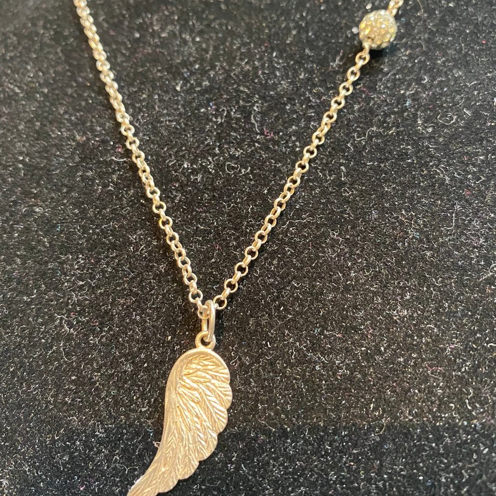 Beautiful  silver-tone necklace with etched angel wing  and 1 rhinestone